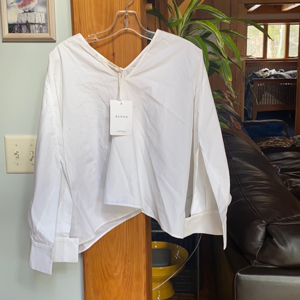 Aeron White asymmetric Blouse NWT🌺